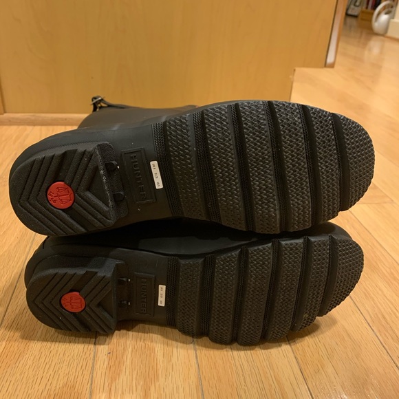 Hunter rain boots, original tall, black, size 8 - Picture 3 of 4